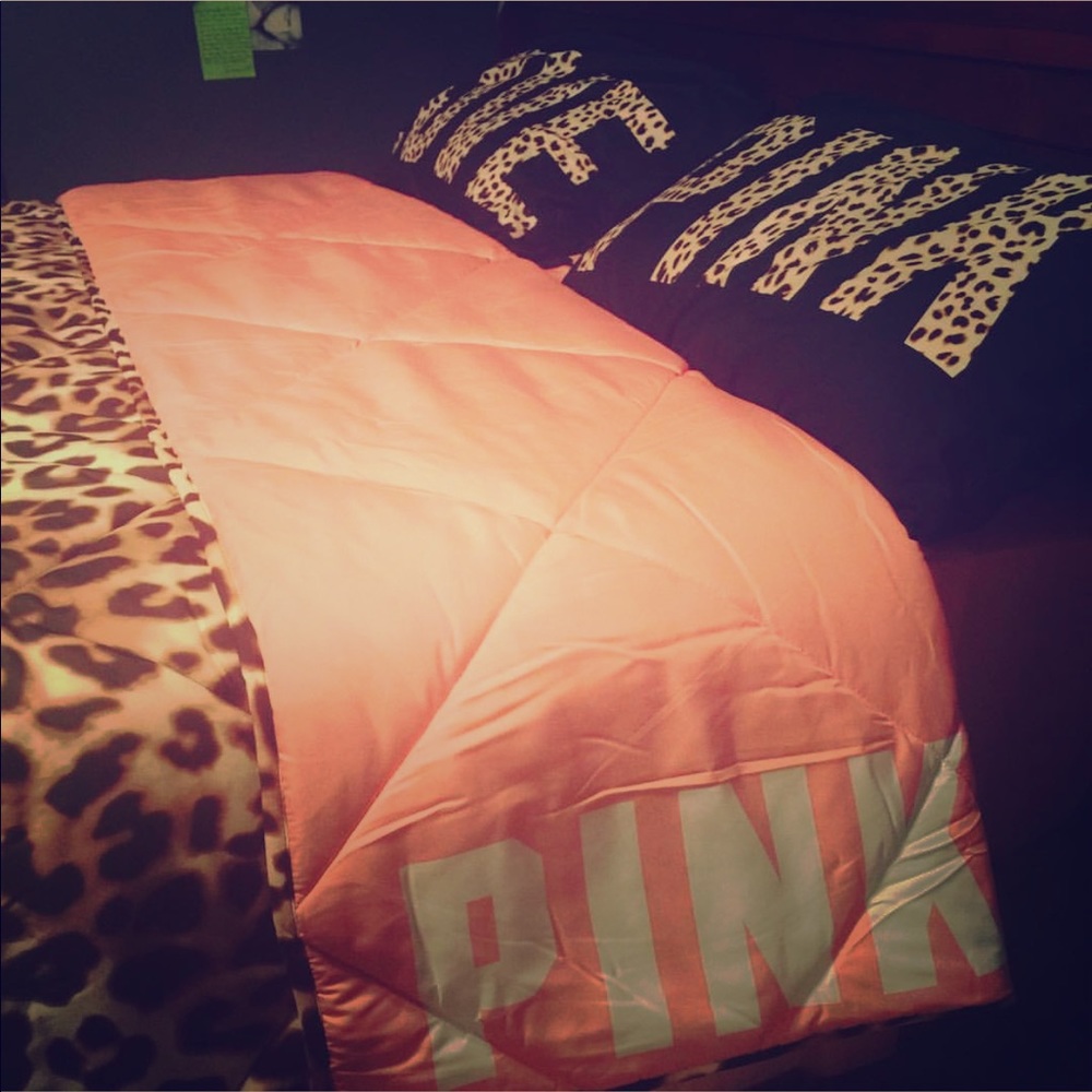 VS Pink Leopard bed set :)